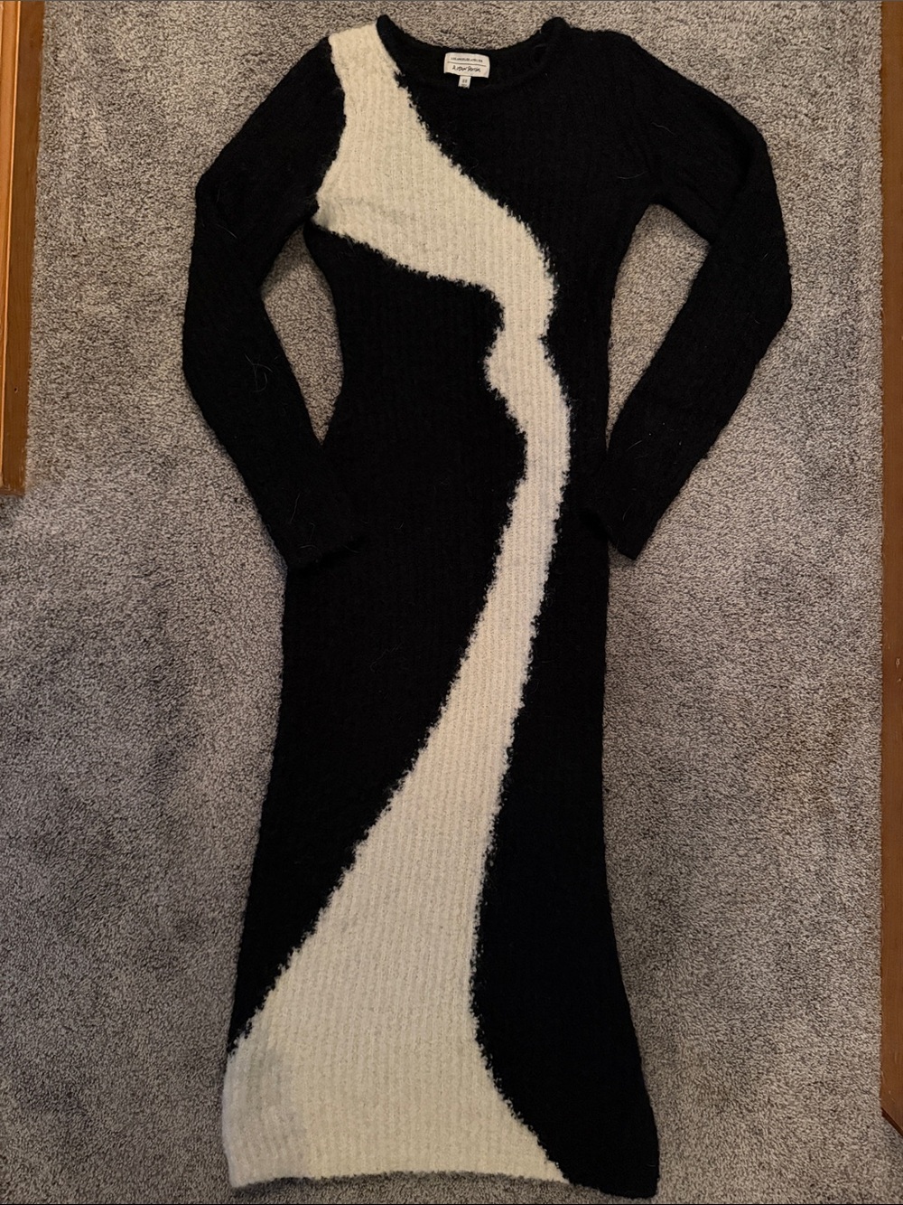 & Other Stories Woman’s XS Black and Cream Long Sleeve Knit Dress